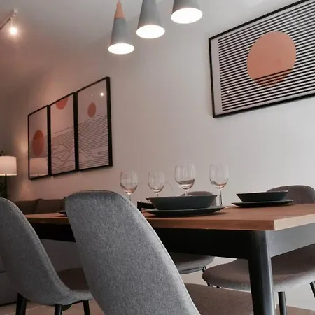 Sliema, Stylish 2 Bedroom With Parking Apartment