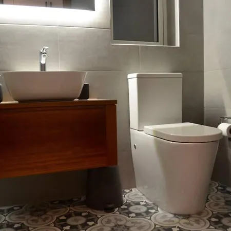 Sliema, Stylish 2 Bedroom With Parking Apartment