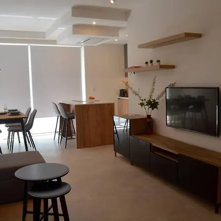 Sliema, Stylish 2 Bedroom With Parking Apartment